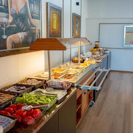 Hotel Montana Palace Kruševo エクステリア 写真