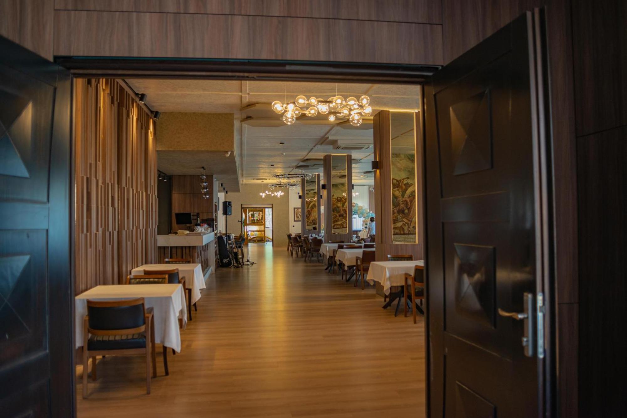 Hotel Montana Palace Kruševo エクステリア 写真